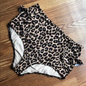 Kortni Jeane Hip Ruffle Cheetah XXL